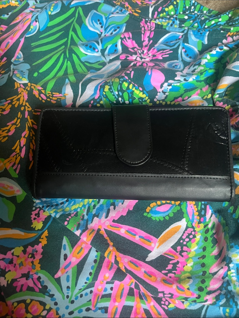 Classic Black Women's Wallet with Snap Closure